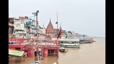 According to data from the Central Water Commission, the Ganga’s water level in Varanasi was recorded at 68.96 meters (Rajesh Kumar/HT) According to data from the Central Water Commission, the Ganga’s water level in Varanasi was recorded at 68.96 meters (Rajesh Kumar/HT)