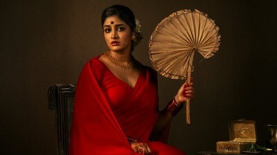 <p>తెలుగమ్మాయి డింపుల్ హయాతి మరో సినిమాతో ఆడియన్స్ ను ఎంటర్ టైన్ చేసేందుకు రాబోతుంది. భోగి మూవీ నుంచి ఇలా ఎర్ర చీరలో ఉన్న డింపుల్ లుక్ ను ఈ రోజు రిలీజ్ చేశారు. </p> (x/SriSathyaSaiArt) <p>తెలుగమ్మాయి డింపుల్ హయాతి మరో సినిమాతో ఆడియన్స్ ను ఎంటర్ టైన్ చేసేందుకు రాబోతుంది. భోగి మూవీ నుంచి ఇలా ఎర్ర చీరలో ఉన్న డింపుల్ లుక్ ను ఈ రోజు రిలీజ్ చేశారు. </p> (x/SriSathyaSaiArt)