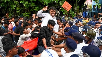 যাদবপুরকাণ্ডে পাল্টা বামেদের নিশানা ABVPর (PTI) যাদবপুরকাণ্ডে পাল্টা বামেদের নিশানা ABVPর (PTI)