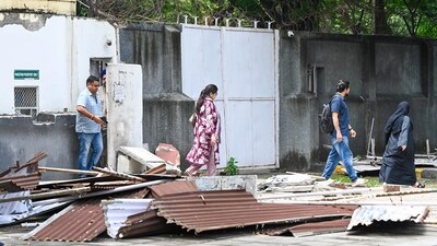 Structures, including queue liners near the visa section of the Pakistan High Commission, reportedly located outside the compound’s designated perimeter in a lane, were removed by authorities at New Delhi on Thursday (HT photo)