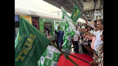 Senior officials flagging off Lucknow-New Delhi Tejas Express from Lucknow Junction on August 21. (Sourced) Senior officials flagging off Lucknow-New Delhi Tejas Express from Lucknow Junction on August 21. (Sourced)