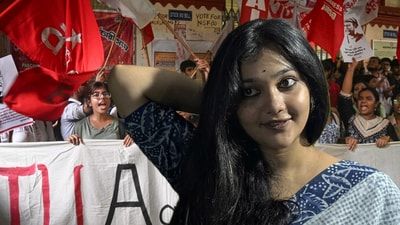 ‘মারবি যত বাড়বে মিছিল! যাদবপুর কাণ্ডে বামেদের সমর্থন, ABVP-কে ‘ধিক্কার’ শিরিনের! ‘মারবি যত বাড়বে মিছিল! যাদবপুর কাণ্ডে বামেদের সমর্থন, ABVP-কে ‘ধিক্কার’ শিরিনের!