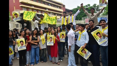 Supporters of Himachal Pradesh Students Union campaigning at DAV College, Chandigarh, on Friday. (Ravi Kumar/HT)