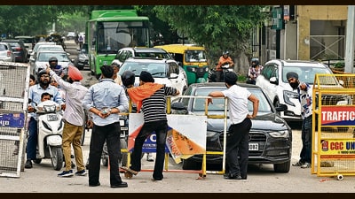 Supporters of Qaumi Insaaf Morcha enforcing the Punjab bandh in Mohali on Friday. (Ravi Kumar/HT)