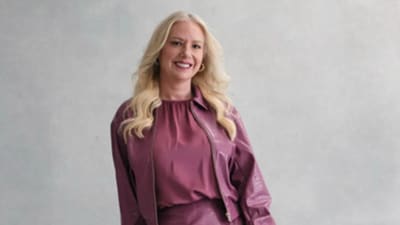 Woman starts nursing school after a year-long job search. (CNBC Make It)