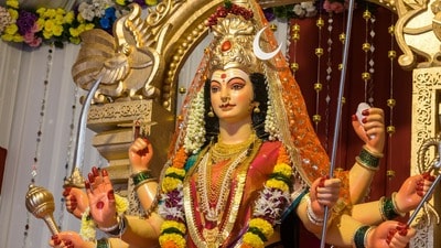 శారదీయ నవరాత్రులు 2026: అక్టోబర్ 11 నుంచి అమ్మవారి నవరాత్రులు.. కలశ స్థాపన ముహూర్తాలు ఇవే శారదీయ నవరాత్రులు 2026: అక్టోబర్ 11 నుంచి అమ్మవారి నవరాత్రులు.. కలశ స్థాపన ముహూర్తాలు ఇవే
