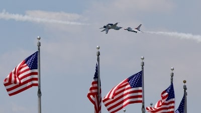 A US Air Force Thunderbirds demonstration squadron flies over Washington, DC, on July 3. (Representational) A US Air Force Thunderbirds demonstration squadron flies over Washington, DC, on July 3. (Representational)