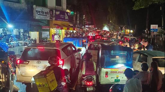 A traffic jam on Meerabai Marg in Lucknow on Friday evening after heavy rain. (HT Photo)