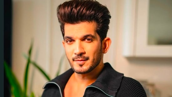 Arjun Bijlani met with a car accident.