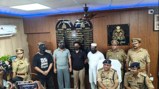 Six accused, including two lawyers, hired men to assassinate Nadwa Madrasa operator over property were arrested (HT Photo)