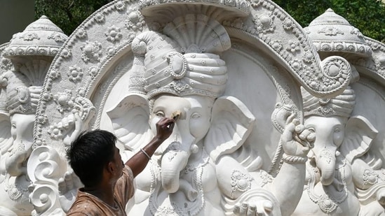 Gram it: Weeks ahead of the Ganesh Chaturthi festival, a 25-year-old artist Ram Babu from Barmer district in Rajasthan works on a 12-foot-tall idol of Lord Ganesha, on Old MG Road near Government Girls College in Gurugram. Delhiites are waiting for the festival to arrive!(Photo: Parveen Kumar/Hindustan Times)
