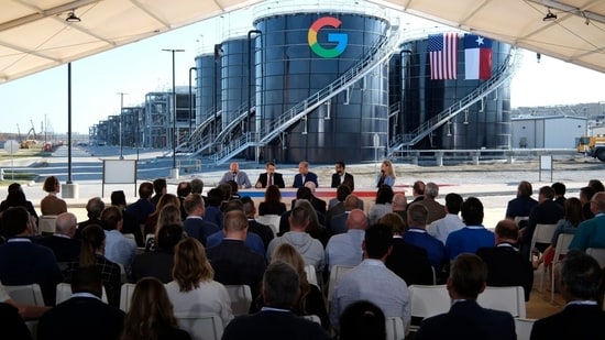 Texas Gov. Greg Abbott and Alphabet CEO Sundar Pichai in November, the day Google announced plans to invest $40 billion in new Texas data centers through 2027.