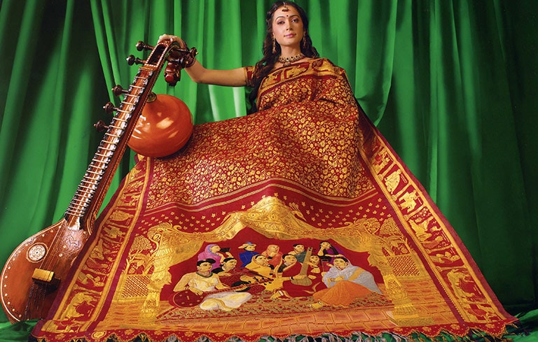 Renowned for its artistry and luxury, the Vivaah Pattu saree incorporates gold, diamonds, and intricate weaving. (Guinness World Records)