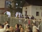 Pune Police have booked 50 to 60 Youth Congress workers after a violent clash between ABVP and NSUI at a university hostel. (X@Rahul Gandhi )