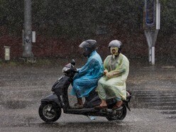 আবারও নিম্নচাপের প্রভাবে দক্ষিণবঙ্গের একাধিক জেলায় ভারী বৃষ্টি হতে চলেছে। (ছবিটি প্রতীকী, সৌজন্যে পিটিআই)