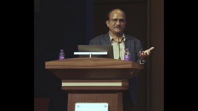Explaining his 7P framework, Prof. Rao said research often moves from Problems to Papers, Patents and Projects, but the ecosystem must take the cycle further towards Prototypes, Products and Profits to create greater impact. (HT PHOTO)