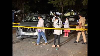 Forensics team investigating the crime scene in Sector 17, Chandigarh, on Saturday. (Sanjeev Sharma/HT) Forensics team investigating the crime scene in Sector 17, Chandigarh, on Saturday. (Sanjeev Sharma/HT)