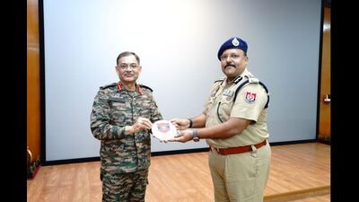 Lt Gen Pushpendra Singh, General Officer Commanding-in-Chief, Western Command, with Praveen Sinha, special DGP, law and order, Punjab. (HT) Lt Gen Pushpendra Singh, General Officer Commanding-in-Chief, Western Command, with Praveen Sinha, special DGP, law and order, Punjab. (HT)