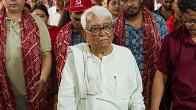 কেমন আছেন প্রবীণ বাম নেতা বিমান বসু? (PTI) কেমন আছেন প্রবীণ বাম নেতা বিমান বসু? (PTI)