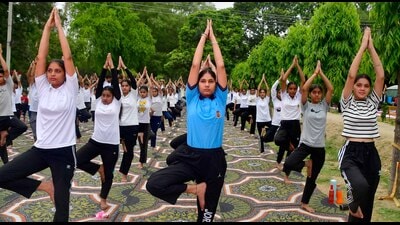 Practising yoga and meditation can help people maintain good health. (HT photo) Practising yoga and meditation can help people maintain good health. (HT photo)