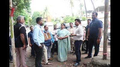 Ram, along with mayor Manjusha Nagpure, inspected locations, including Matoshri Old Age Home, Shivane-Kharadi road, Rajaram Bridge-Jawalkar Udyan stretch, Sun City-Karvenagar new bridge area (HT) Ram, along with mayor Manjusha Nagpure, inspected locations, including Matoshri Old Age Home, Shivane-Kharadi road, Rajaram Bridge-Jawalkar Udyan stretch, Sun City-Karvenagar new bridge area (HT)