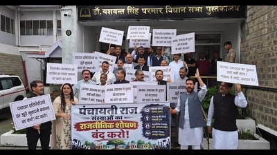 The CM said the Speaker had assured the Opposition that he would give his ruling at 2pm, but when the House resumed, chief minister Sukhvinder Singh Sukhu began speaking and the situation again became tense. (Deepak Sansta/HT)