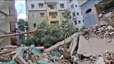 కుప్పకూలిన భవనం