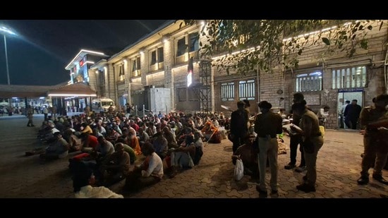 A total of 17 police officers and 90 personnel, nine RPF officers and 34 personnel, and three PMC officers and 35 staff took part. (HT)