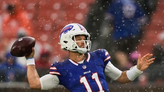 Buffalo Bills quarterback Kyle Allen (11) throws during the first half of an NFL preseason football game against the Cleveland Browns.(AP Photo/Carolyn Kaster)