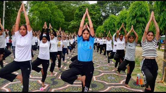Practising yoga and meditation can help people maintain good health. (HT photo)