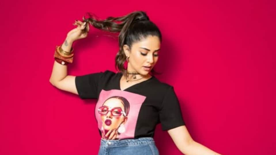 <p>తన లేటెస్ట్ ట్రెండింగ్ డ్రెస్ ఫొటోలను శ్రీముఖి ఇన్ స్టాలో పోస్టు చేసింది. ఇవాళ (ఆగస్టు 22) ఈ యాంకరమ్మ షేర్ చేసిన పిక్స్ వైరల్ అవుతున్నాయి. </p>(instagram-Sreemukhi)