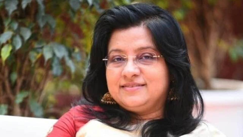 কেক কাটার পরেই পুরোদমে নাচের ক্লাস নিলেন ডোনা
