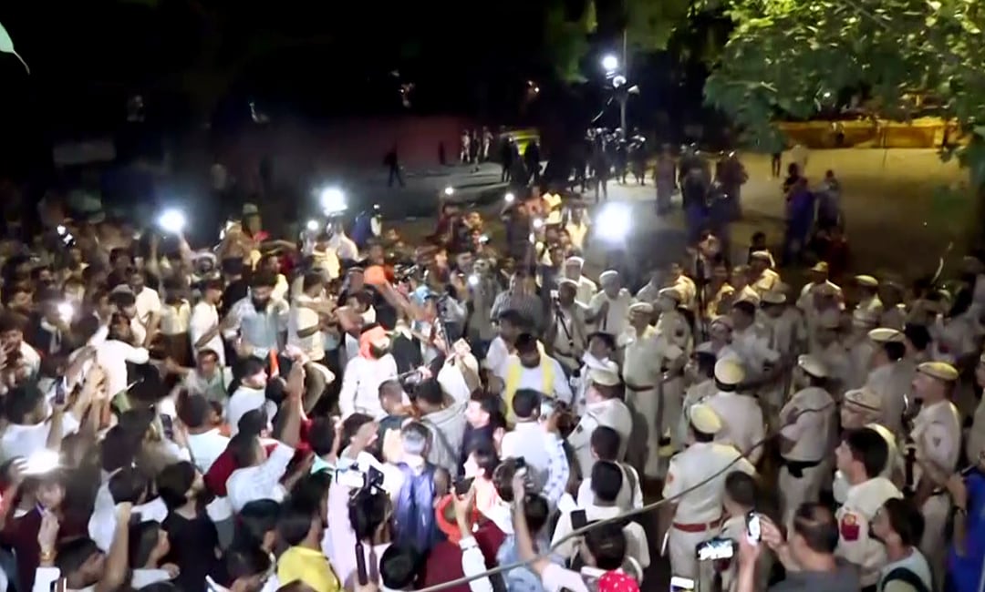 A clash erupts between protestors and police personnel during a protest against caste-based reservation at Jantar Mantar (ANI ) A clash erupts between protestors and police personnel during a protest against caste-based reservation at Jantar Mantar (ANI )
