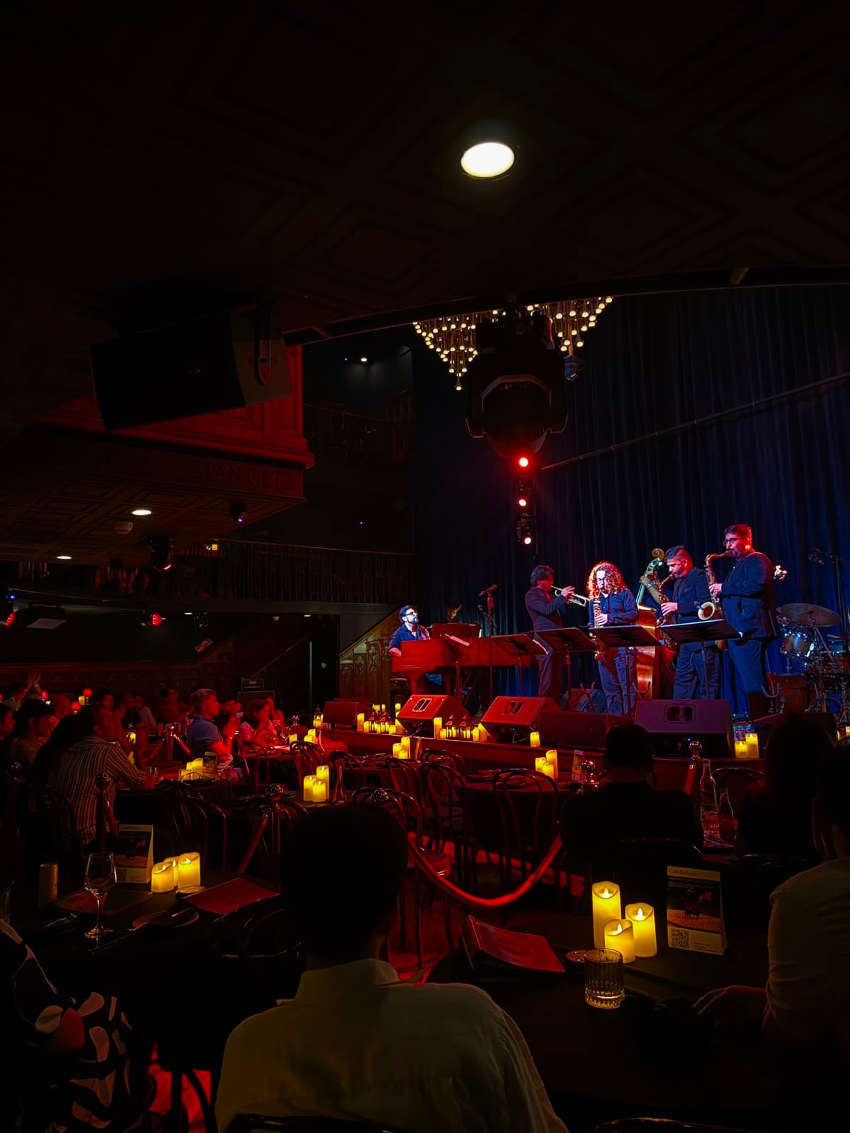A defining element of The Jazz Room is its balance between structured musical arrangements and spontaneous improvisation (hindustantimes.com) A defining element of The Jazz Room is its balance between structured musical arrangements and spontaneous improvisation (hindustantimes.com)