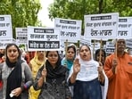 Members of the Delhi Sikh Gurdwara Management Committee and families of the 1984 anti-Sikh riots victims staging a protest outside Lok Sabha LoP Rahul Gandhi's residence at Sunehri Bagh Road in New Delhi on Saturday. (ANI photo)