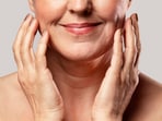 At 80, Surendra Pal calls her warm Vaseline lotion washcloth routine her ‘natural face-lift’ for healthy skin. A dermatologist reacts to her microwave hack. (Freepik)