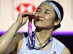 South Korea’s world No.1 An Se Young with her gold medal after beating Japan’s Akane Yamaguchi 21-17, 21-14 in the women’s singles final at the BWF World Championships in New Delhi on Sunday. (Sanchit Khann/ HT Photo)