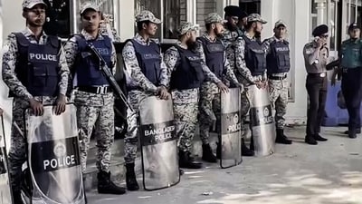 Bangladesh Police personnel stand guard outside the International Crimes Tribunal in Dhaka. (Picture for representation/ANI ) Bangladesh Police personnel stand guard outside the International Crimes Tribunal in Dhaka. (Picture for representation/ANI )