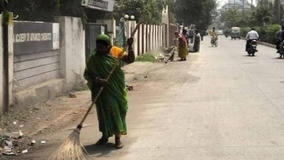 After the meeting, the union accused the BJP government of failing to fulfill its 2014 election manifesto, which promised regular jobs to sanitation workers across the state. (HT File)