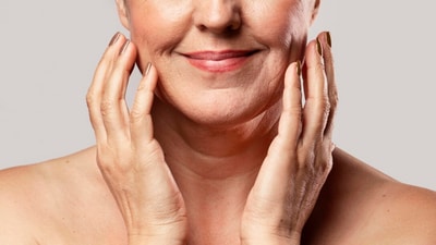 At 80, Surendra Pal calls her warm Vaseline lotion washcloth routine her ‘natural face-lift’ for healthy skin. A dermatologist reacts to her microwave hack. (Freepik) At 80, Surendra Pal calls her warm Vaseline lotion washcloth routine her ‘natural face-lift’ for healthy skin. A dermatologist reacts to her microwave hack. (Freepik)