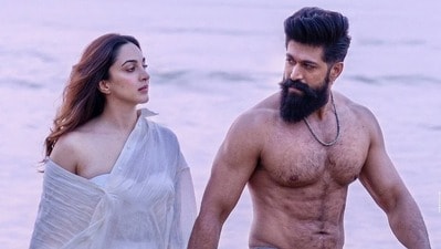 টক্সিক অগ্রিম বুকিং। টক্সিক অগ্রিম বুকিং।