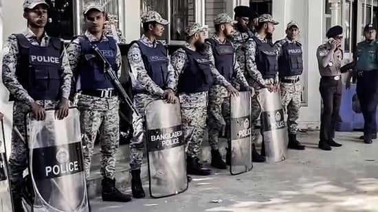 Bangladesh Police personnel stand guard outside the International Crimes Tribunal in Dhaka.(Picture for representation/ANI )