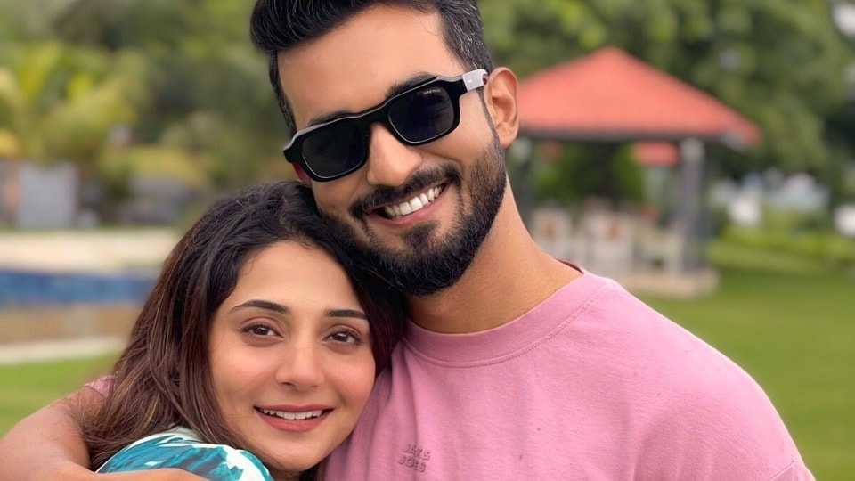 কবে প্রথম দেখা হয়েছিল শুভ্রজিৎ- প্রিয়াঙ্কার?