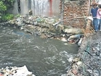 The open drain is near a residential area and is surrounded with garbage and debris. (Arvind Yadav/HT Photo)