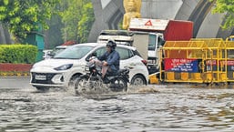 Heavy rain causes waterlogging, triggers traffic snarls in Noida, Ghaziabad Heavy rain causes waterlogging, triggers traffic snarls in Noida, Ghaziabad