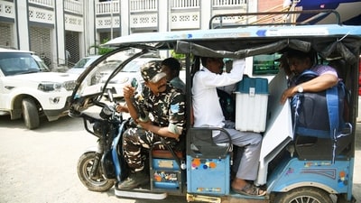 E-rickshaws were impounded for alleged haphazard driving, wrong-side movement, abrupt stopping, and unsafe manoeuvring, which disrupt traffic flow and pose risks to other road users. (Santosh Kumar/HT Photo/Representational)