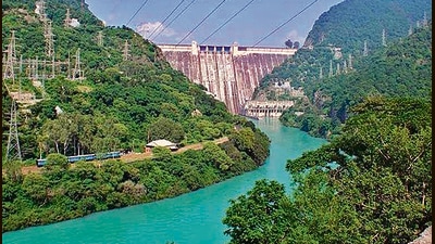 BCloudbursts and heavy rains in the catchment of Bhakra Dam reservoir had caused the inflow to cross 1 lakh cusecs. (HT File) BCloudbursts and heavy rains in the catchment of Bhakra Dam reservoir had caused the inflow to cross 1 lakh cusecs. (HT File)