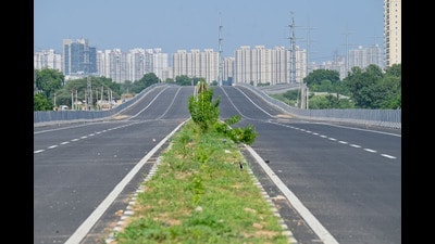 NHAI expects about 70% of Gurugram-Rewari traffic to shift from the Delhi-Jaipur Highway once the new route is fully operational. (Parveen Kumar/HT) NHAI expects about 70% of Gurugram-Rewari traffic to shift from the Delhi-Jaipur Highway once the new route is fully operational. (Parveen Kumar/HT)