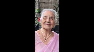 She married Aziz Ahmed Ibrahim Sheikh in 1949 and adopted the name Yasmin. She is survived by two daughters, Shama and Professor Rukhsana. (HT) She married Aziz Ahmed Ibrahim Sheikh in 1949 and adopted the name Yasmin. She is survived by two daughters, Shama and Professor Rukhsana. (HT)