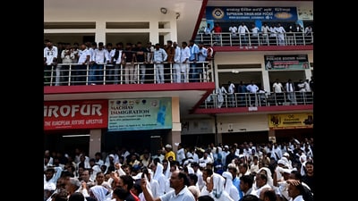 The community held a mahapanchayat under the banner of the Akhil Bharatiya Ror Mahasabha at Ror Dharamshala near the old bus stand and marched towards the mini secretariat to meet the deputy commissioner. (HT Photo)